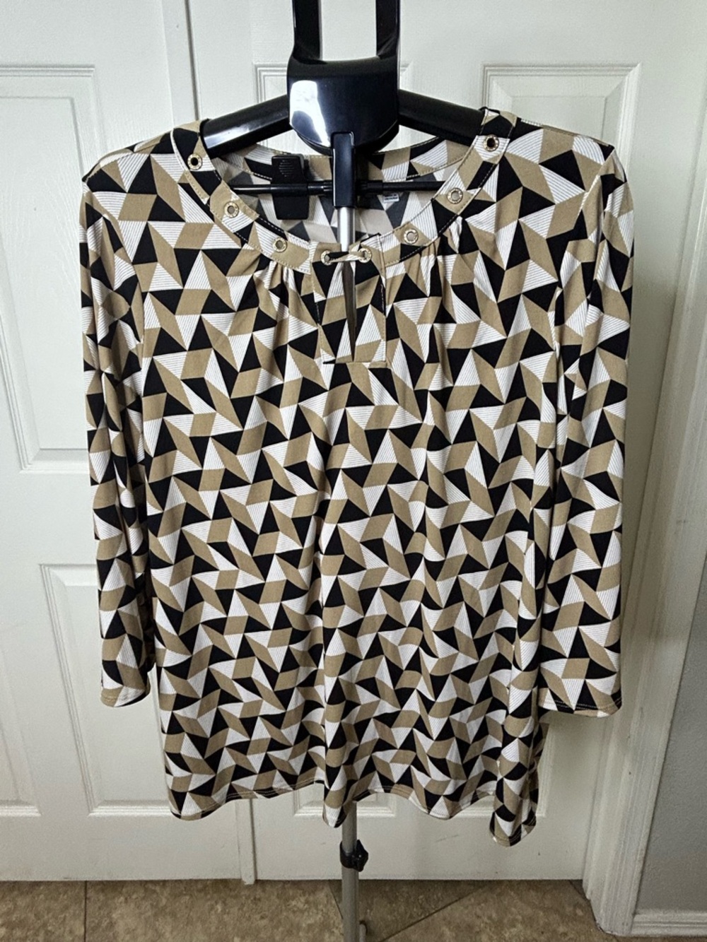 Geometric Print Long Sleeve Top in Black, White & Tan